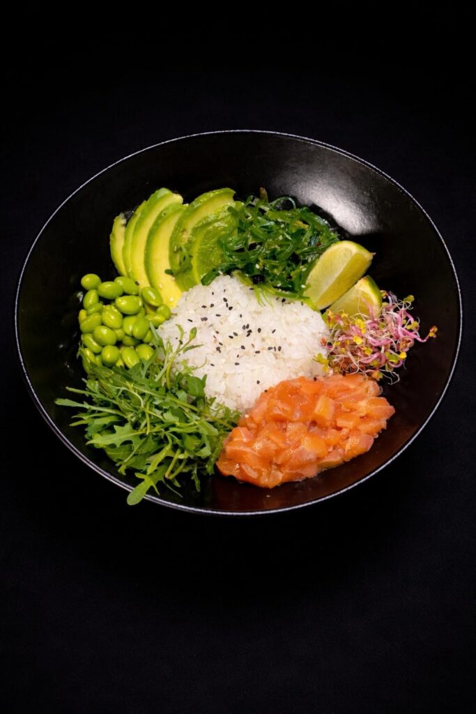 Poke bowl — łosoś